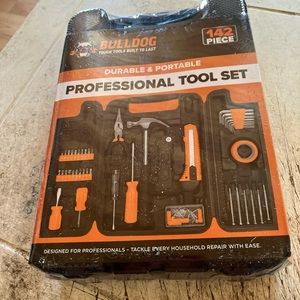 Bulldog 142 piece professional tool set